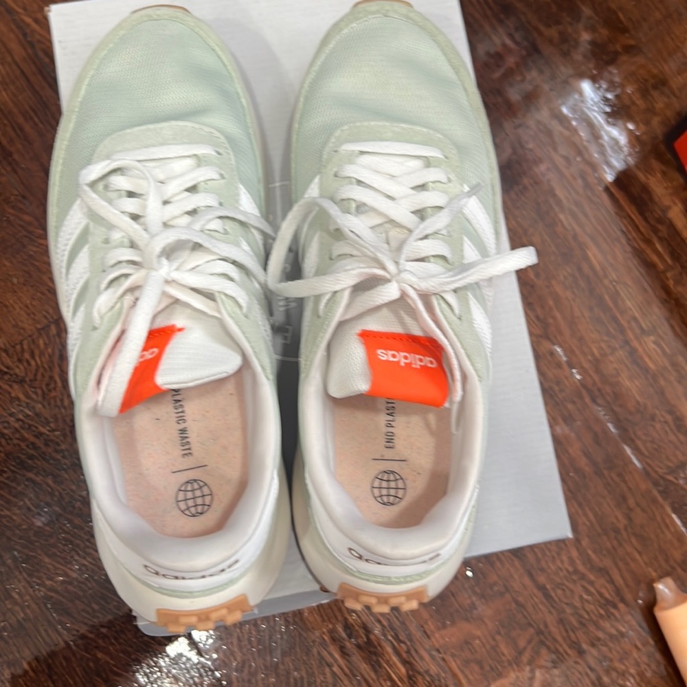Run 70s Adidas like new